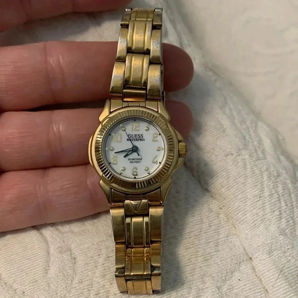 GUESS waterproof watch - vintage - Picture 5 of 6